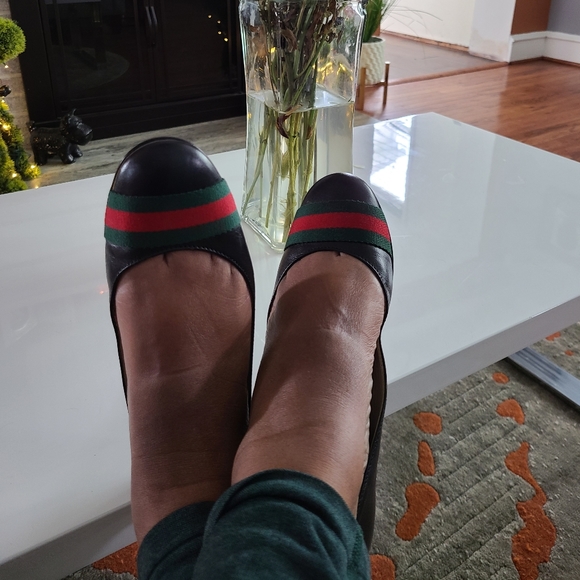 Authentic GUCCI FLATS - Picture 2 of 3